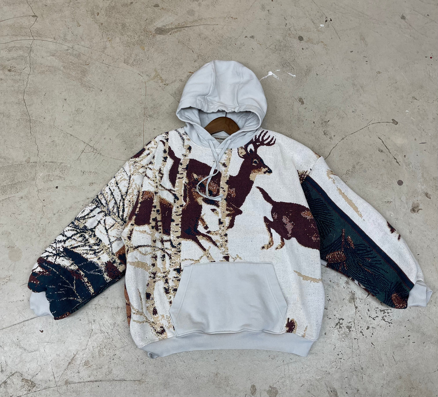 Winter Deer scene L/XL