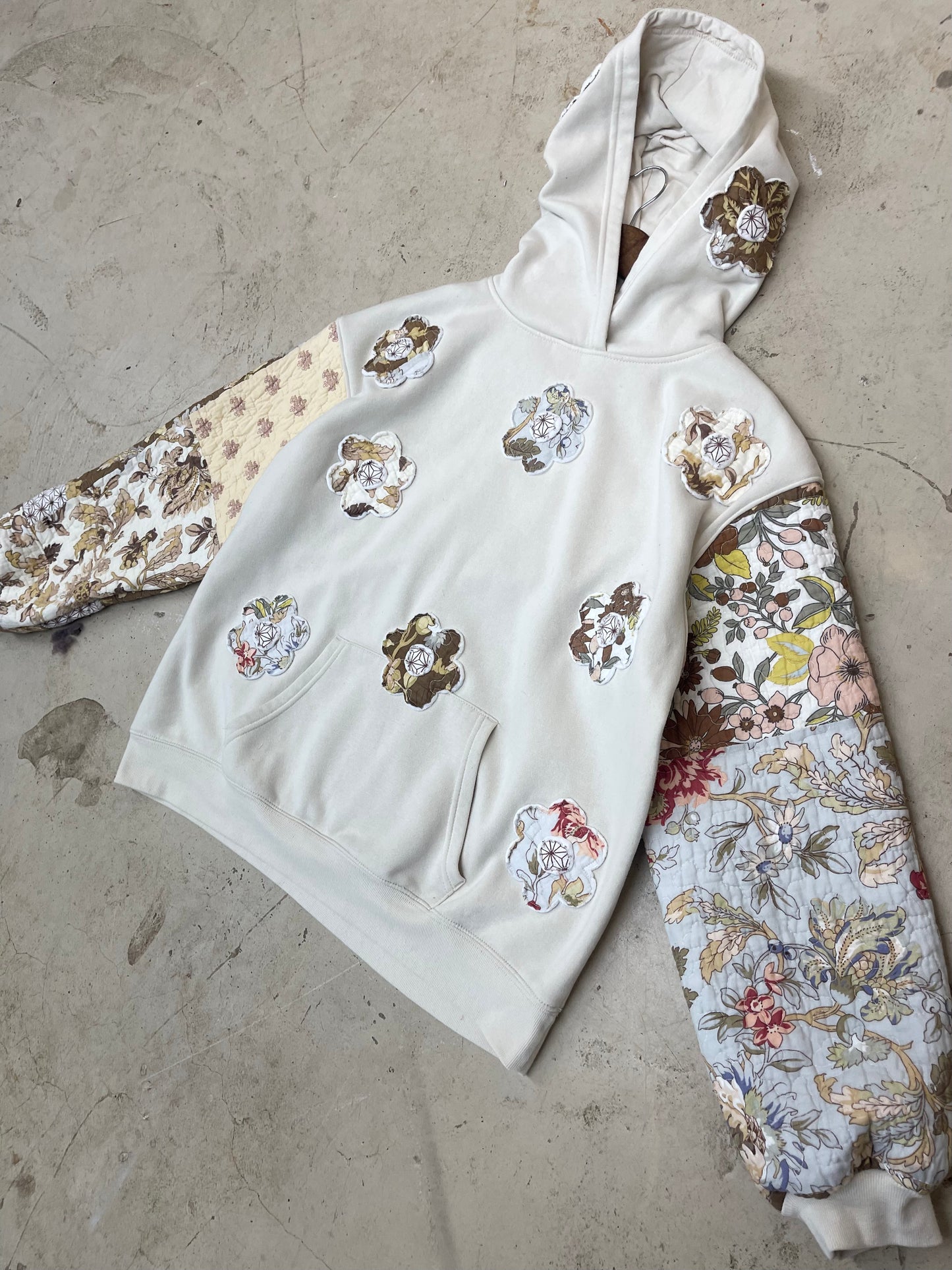 Neutral Floral {L/XL}