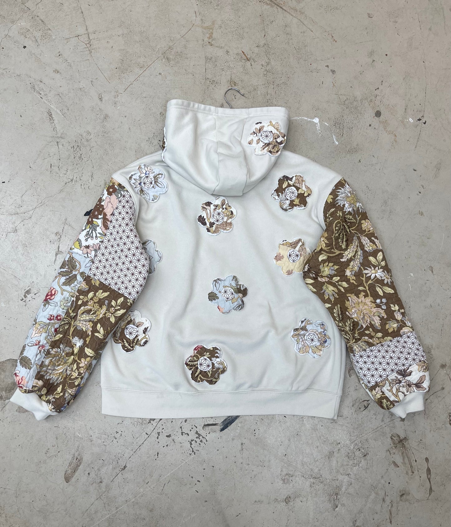 Neutral Floral {L/XL}