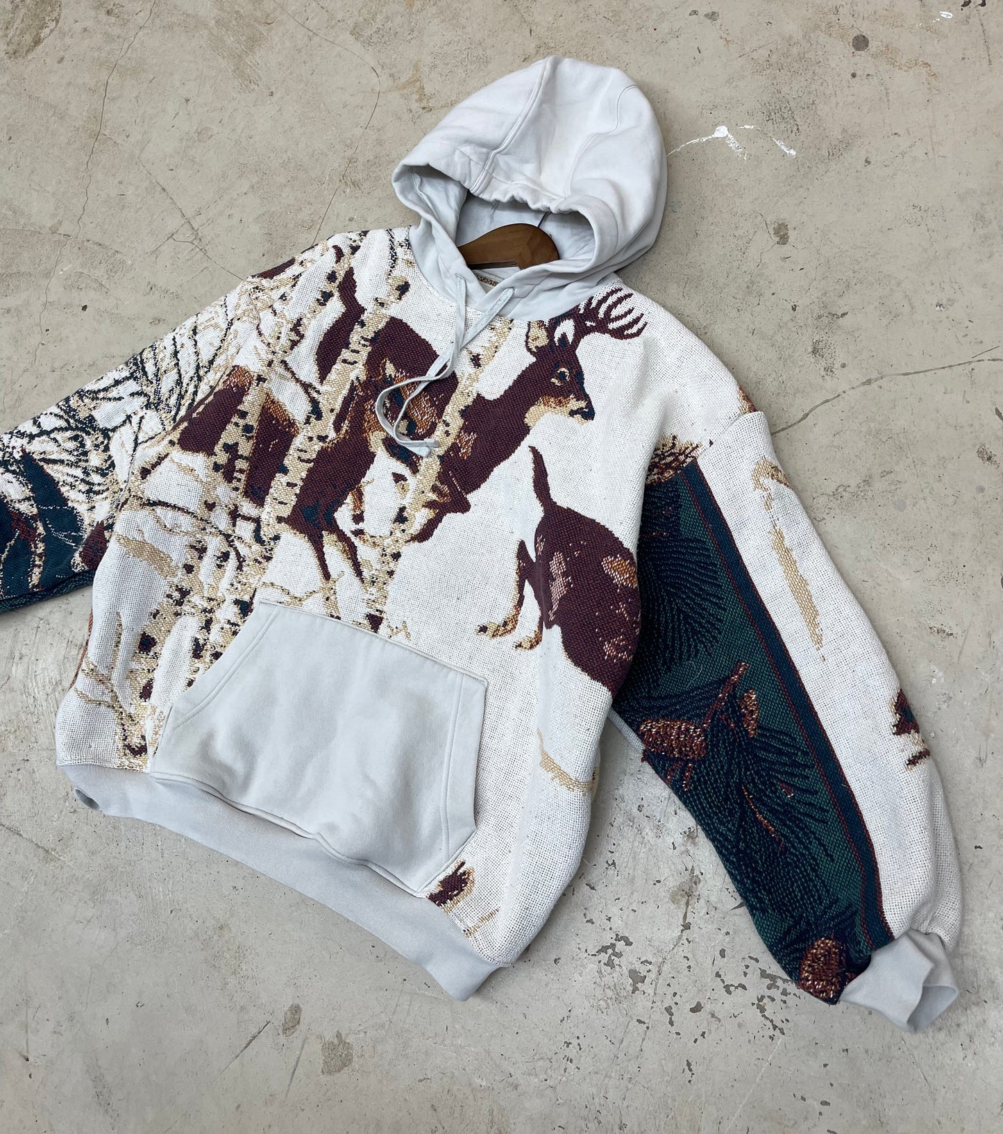 Winter Deer scene L/XL